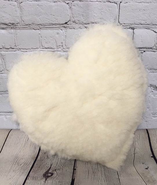 Cojín de peluche suave con forma de corazón de cordero sagrado, regalo para niños, decoración, 30 x 33 cm