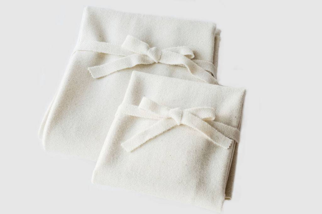 Cambiador de lana Holy Lamb Organics con barrera de humedad, 48 x 89 cm