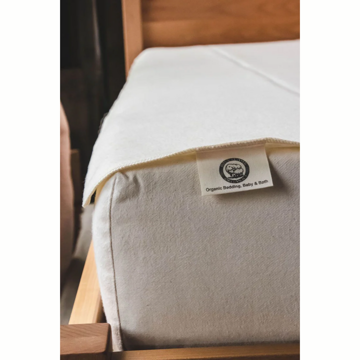 Cambiador de lana Holy Lamb Organics con barrera de humedad, 48 x 89 cm