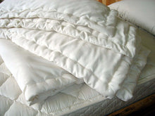 Load image into Gallery viewer, Holy Lamb Organics Comforter Premium Wool Dual-Weight New Standard King
